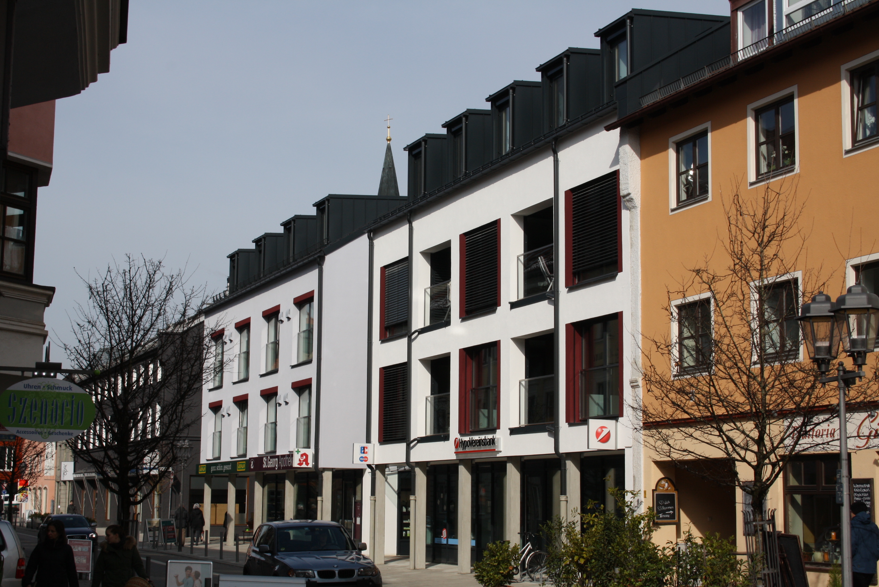  Spenglerarbeiten: - Aluminium PREFA, P10 - Blechdach AL, PREFA mit Doppelstefalztechnik ca. 720m²  - Absturzsicherung  Abdichtungsarbeiten: - Flachdächer mit FPO, Bahn ca. 350m²  